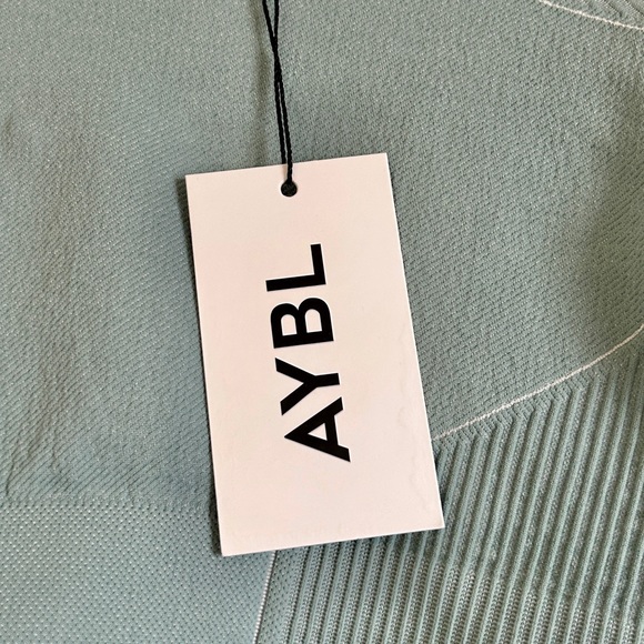 AYBL Reflex Seamless Long Sleeve Crop Top - Picture 5 of 5